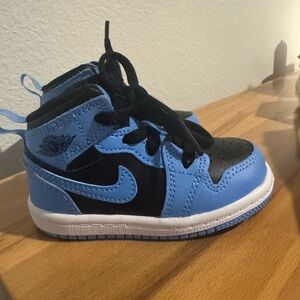 Jordan 1 University Blue and Black Sneakers 5c